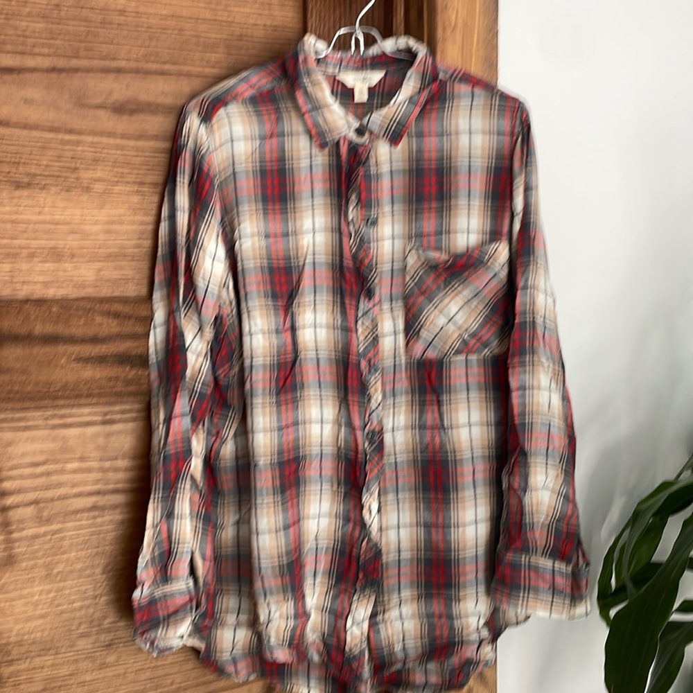 Light weight plaid button up shirt